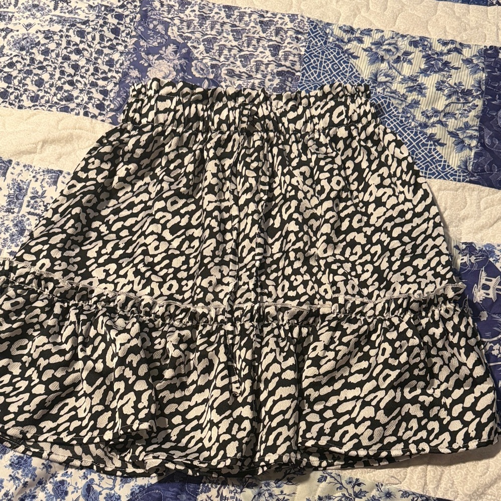 SHEIN Black and White Patterned A-Line Skirt